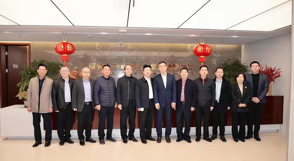 省國(guó)資公司領(lǐng)導(dǎo)班子一行蒞臨鞋帽公司開展新春團(tuán)拜.jpg